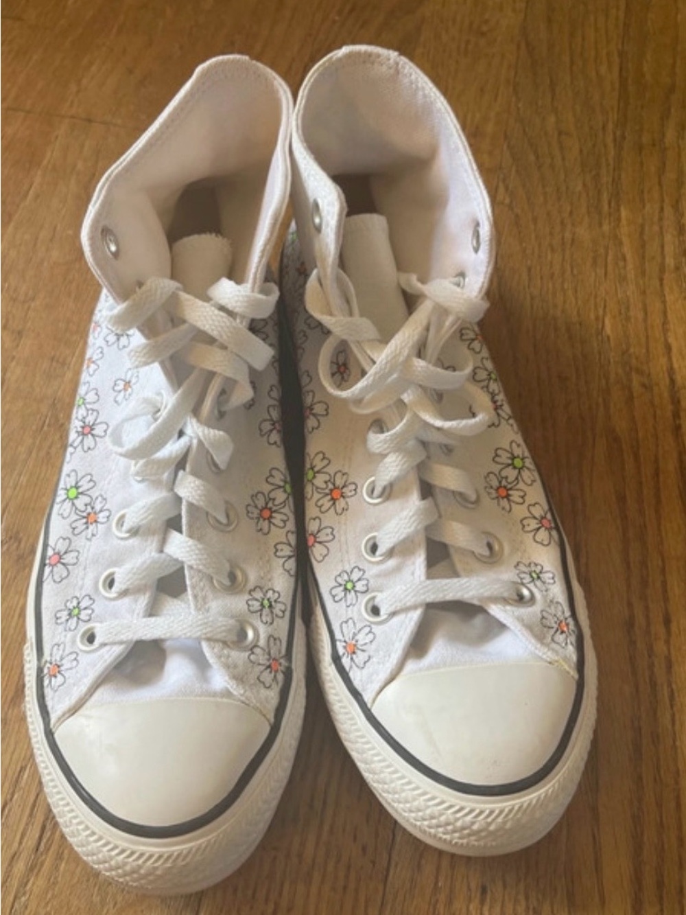 Converse Chuck Taylor High Top w/Hand Drawn Daisy Floral Canvas Sneakers White